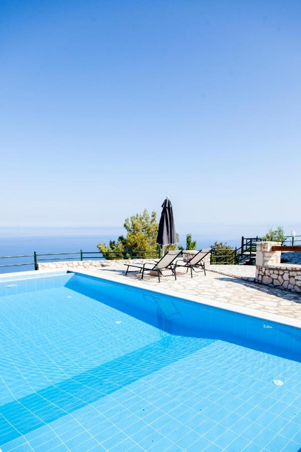 Villa Skyfall Kalamítsi Exteriör bild