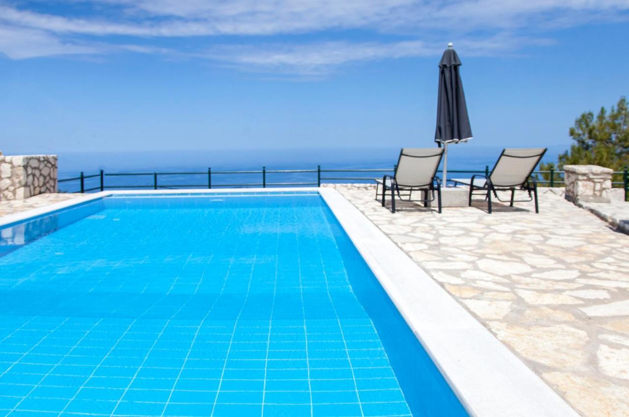 Villa Skyfall Kalamítsi Exteriör bild