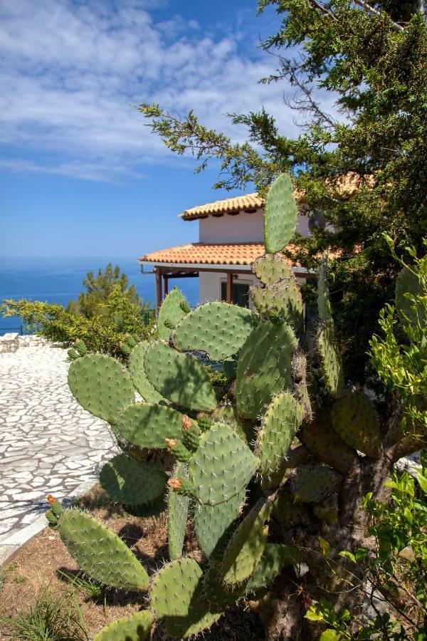 Villa Skyfall Kalamítsi Exteriör bild