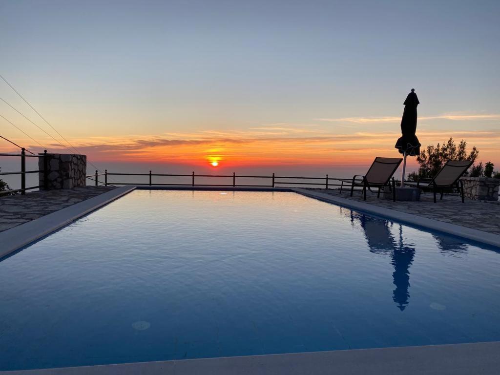 Villa Skyfall Kalamítsi Exteriör bild