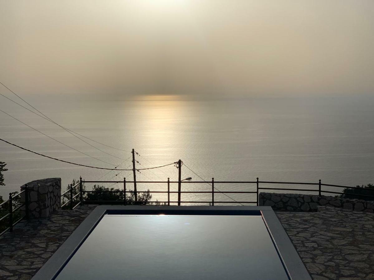 Villa Skyfall Kalamítsi Exteriör bild